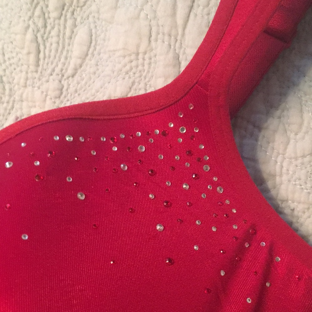 Red bra - Picture 2 of 5